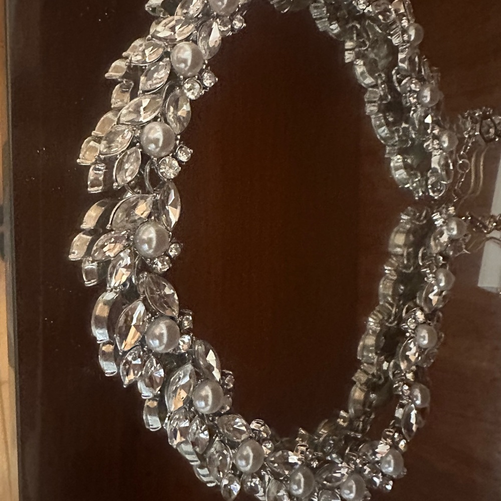 Elegant Silver Crystal choker necklace